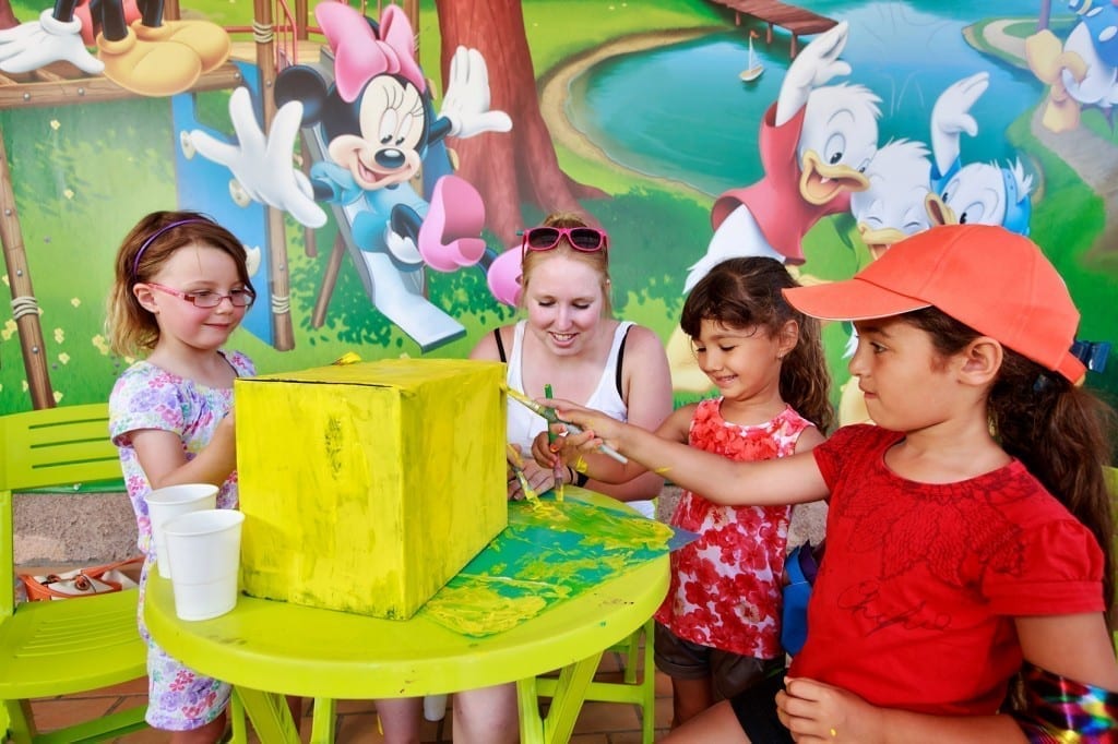 Atelier créatif au Mini Club Esterel Caravaning