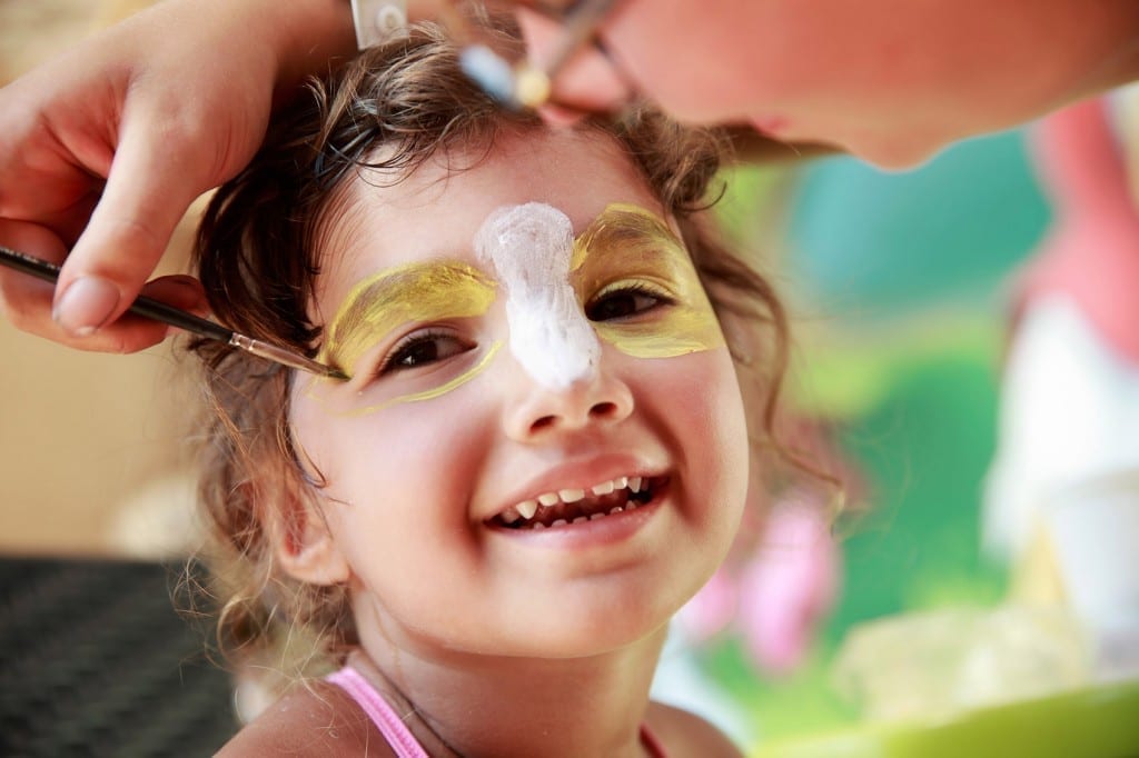 Maquillage au mini club Esterel Caravaning