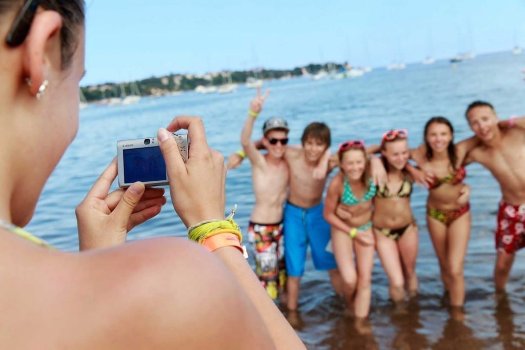 Le club ados du camping Esterel Caravaning à la plage